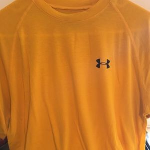 Under armour tee shirt (gold) adult medium